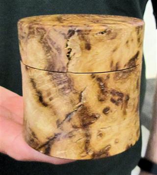 The finished box from a very nice piece of brown oak burr